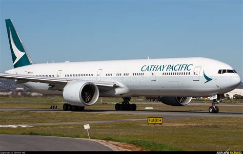 B Kqb Cathay Pacific Boeing 777 300er At Adelaide Intl Sa Photo Id