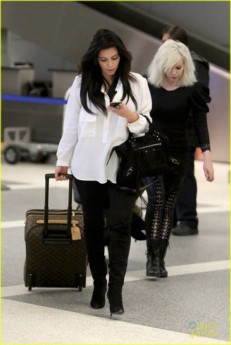 Kim Kardashian Pregnant In Heels At Lax Airport Photo 2814671 Kim Kardashian Pregnant