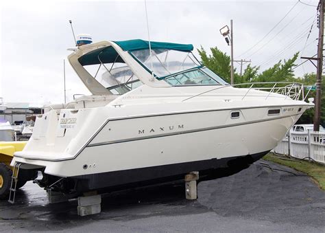 Maybe you would like to learn more about one of these? 1996 Maxum 3200 SCR Express Cruiser for sale - YachtWorld