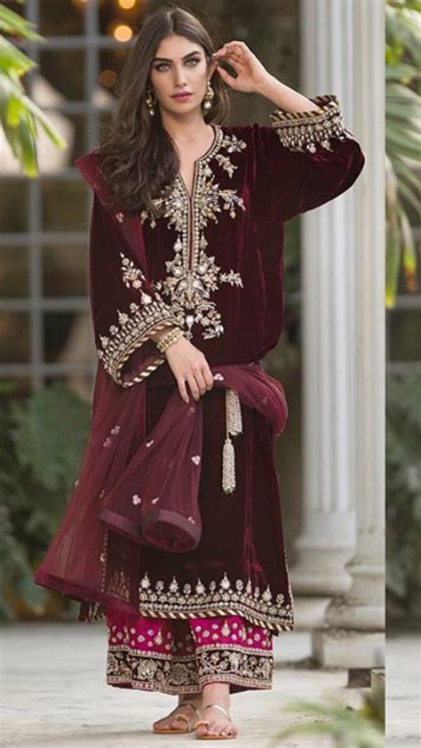 Pin By Samira Ali On Misha Lakhani Velvet Dress Designs Pakistani