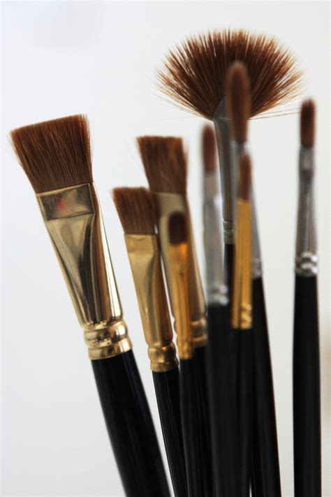 Hair that's wet and filled with moisture is more fragile than hair that's dry, which can result in snapping when brushed. Kolinsky sable-hair brush - Wikipedia