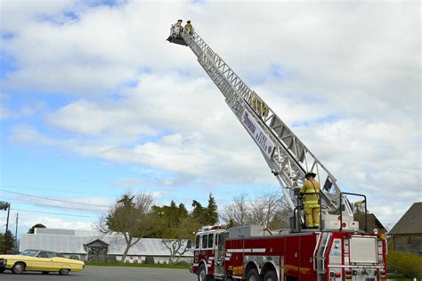 East Jefferson Fire Rescue Adds 95 Foot Ladder Truck Peninsula Daily News