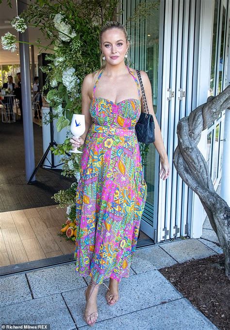 Simone Holtznagel Shows Off Her Curves In A Pretty Garden Party Dress