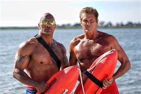 Los vigilantes de la playa Primer tráiler con Zac Efron y Dwayne Johnson Noticias en Serie