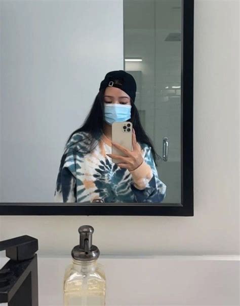 Pin By Bella Poarch On Bella Poarch Effects In 2021 Mirror Selfie
