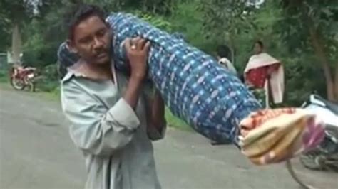 Govt Apathy Tribal Man Walks 10 Km Carrying Wifes Body With Daughter In Odisha