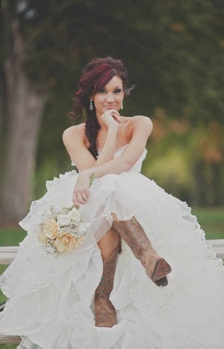 Discount Bride In Cowgirl Boots Country Wedding Dresses 2016 Sweetheart Backless Backless A Line