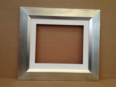 En este artículo encontrarás 30 ideas para echar a volar tu creatividad e inspirarte a decorar las portadas de todos y cada uno de tus cuadernos. Marco para cuadro (con imágenes) | Marcos para pinturas ...