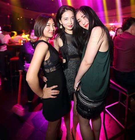 Girls in hot sex in Shenzhen