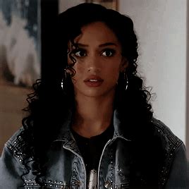 Lauraharriers Samantha Logan As Olivia Baker In All American How