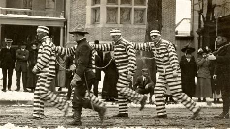 Striped Prisoner Uniform 刑務所