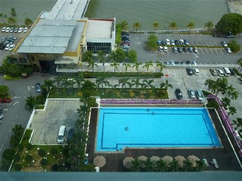 Find 16,224 traveler reviews, 17,850 candid photos, and prices for 70 infinity pool with great melaka city view and the fun pool & wading pool with fun children funfare in the poolsite itself was entertaining jetty suites apartments. Swimming pool - Picture of Holiday Inn Melaka, Melaka ...