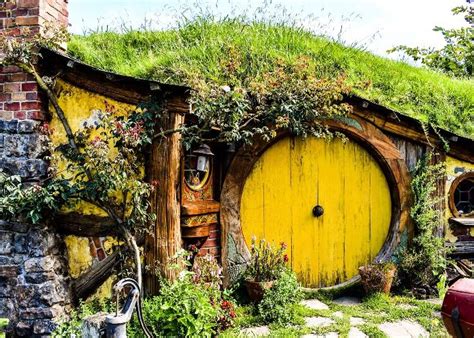 Real Life Hobbit Homes That Put The Shire To Shame Hobbit House The