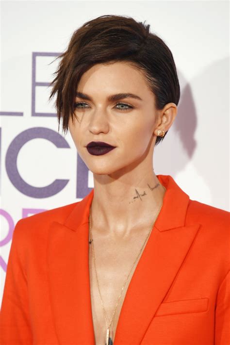 ruby rose s moody lip at the people s choice awards is impossibly sexy ruby rose hair ruby