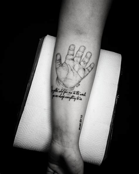 Tatuagem De Mão De Bebe