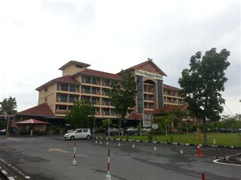 This hotel is 3.8 mi (6.1 km) from bukit mulong and 5.9 mi (9.6 km) from universiti malaysia perlis manufacturing school. Senarai tempat pelancongan menarik di Perlis | Percutian Bajet