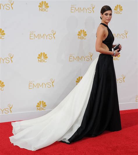 Lizzy Caplan At 2014 Emmy Awards Hawtcelebs