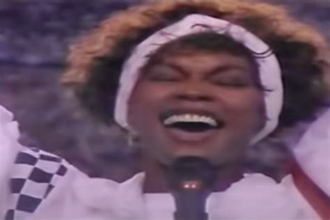 Whitney Houstons Super Bowl National Anthem Brought America Together Fanbuzz