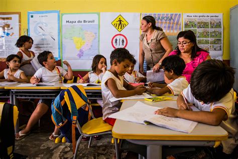 Desigualdade educacional aumenta em dos municípios brasileiros Educação Folha