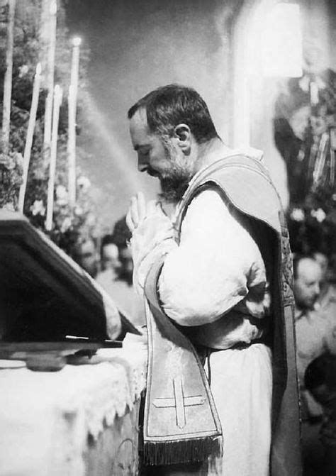 Padre Pio Celebrating Holy Mass With Images Catholic Pictures