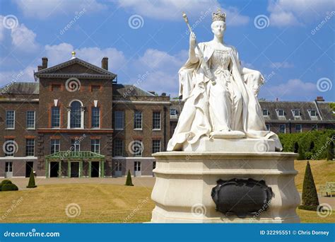 Queen Victoria Statue At Kensington Palace In London Stock Image