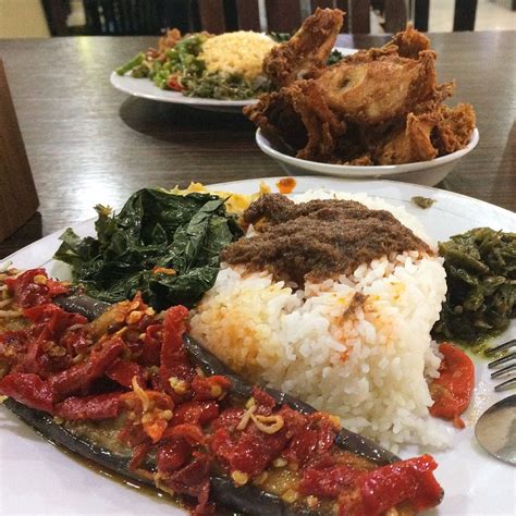 Nasi Padang | Resep makanan asia, Makanan dan minuman, Makanan