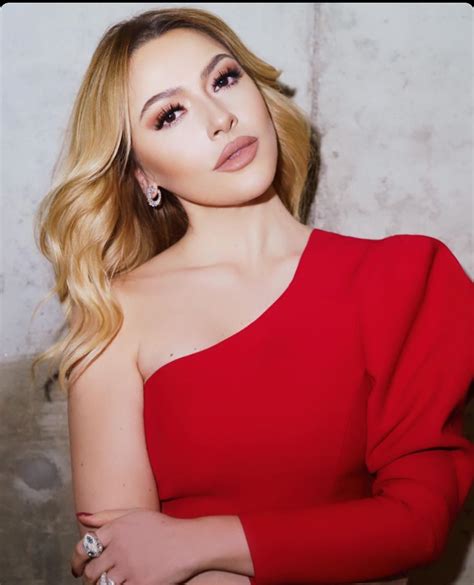 3,682,751 likes · 36,395 talking about this. Hadise'nin bana kırmızı çok yakışıyor pozları - sosyal blog