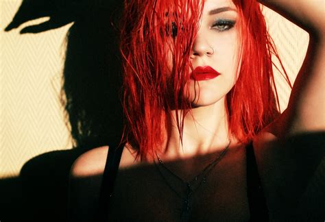 wallpaper wanita si rambut merah model rambut hitam mode tatapan sensual aleksandra