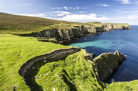 10 Secret Scottish Islands That Every Traveller Must Visit Hand