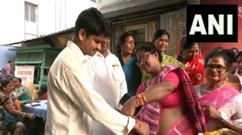 sex workers celebrate raksha bandhan tie rakhi to passers by watch video kolkata latest news