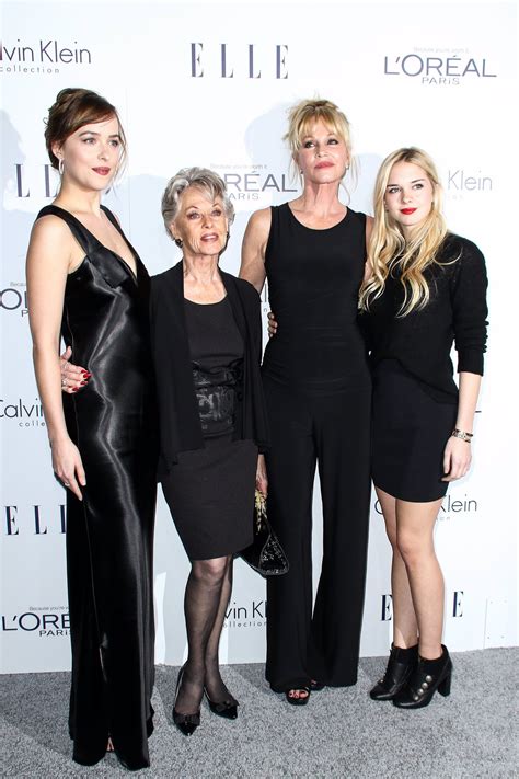 Stella y dakota ♥ ️2000 @stellabanderasgriffith @dakotajohnson son las palabras con las que melanie ha acompañado esta tierna imagen que seguro le ha hecho recordar. Melanie Griffith presume de familia con Dakota, Stella y ...