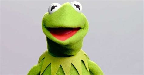 Kermit the frog makes friends on xbox live! Meet the New Kermit the Frog in Latest Muppets Video