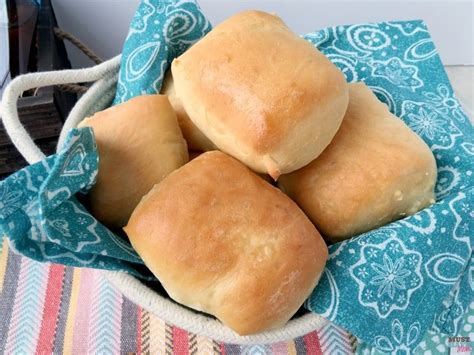 These rolls are incredibly fluffy, buttery and super tender, probably the best rolls you will ever eat. copycat-texas-roadhouse-buns | Texas roadhouse rolls, Bread machine, Cinnamon recipes