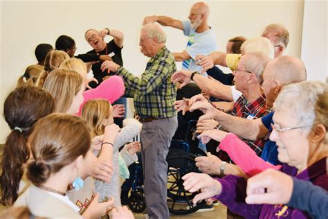 How Laughter Yoga Can Help You Live Well With Parkinsons Davis