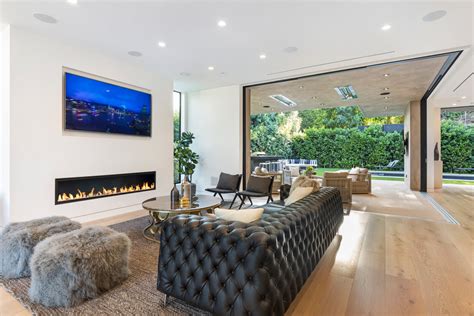 Coldwater Contemporary Living Room Los Angeles By Jno