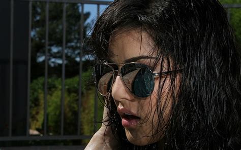 Hd Wallpaper Women Brunette Sunglasses Sunny Leone Headshot One Person Wallpaper Flare