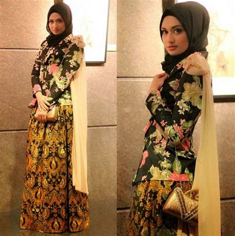 Buat kamu yang tampil lebih ke sisi perpaduan desain batik wanita gemuk diatas memang menarik. Contoh Desain Baju Atasan Muslim Wanita Modern untuk Pesta