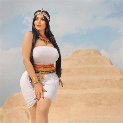 Sexy Photoshoot At Ancient Pyramid In Egypt Got Model And Photographer