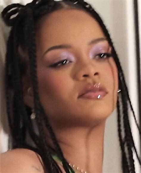 Épinglé Sur Rihanna