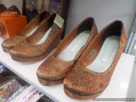 Sepatu Nikma Basyar Sepatu Kain Dari Sidoarjo Yang Sukses Merambah Pasar Ekspor Yuniari Nukti