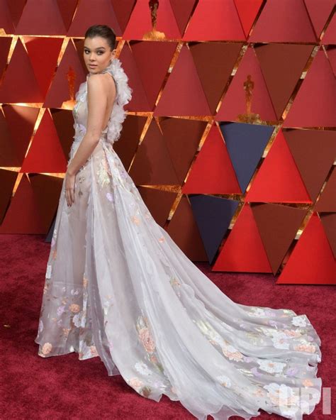 Photo Hailee Steinfeld Arrives For The 89th Annual Academy Awards In