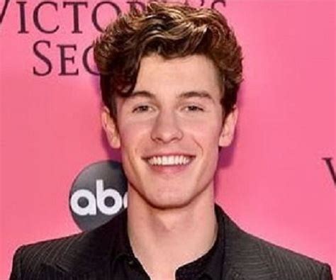 He builds shawn mendes on lithe, tuneful r&b numbers, happy to have songs be as mellowly effervescent as queen or as modern as the gently pulsating youth, which is graced by an appearance from khalid. Shawn Mendes - Bio, Facts, Family Life of Canadian Singer ...