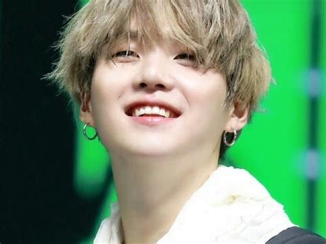 Manetti 10 de novembro de 2020, 15:12 211 votos. Quem seria seu irmão do BTS? | Quizur