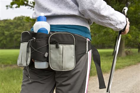 Zusätzlich lernst du die richtige technik die geringe intensität ist für anfänger ideal geeignet, aber für erfahrene sportler ist das nichts. Ausrüstung für Nordic Walking: Besser Walken mit Top-Equipment