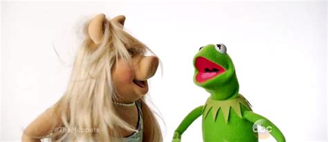 Miss Piggy And Kermit Star In New Muppets Promo Argue About Breakup
