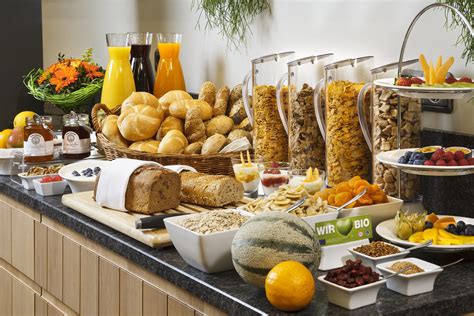 Holiday inn express is committed to weathering the challenges of the current crisis and coming out the other side stronger, more resilient, and more welcoming than ever. Frühstücksbuffet Müsliecke Breakfastbuffet | Breakfast ...