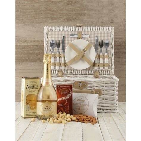 Picnic For Two Valentines Day Picnic Hamper Inmotion Flowers