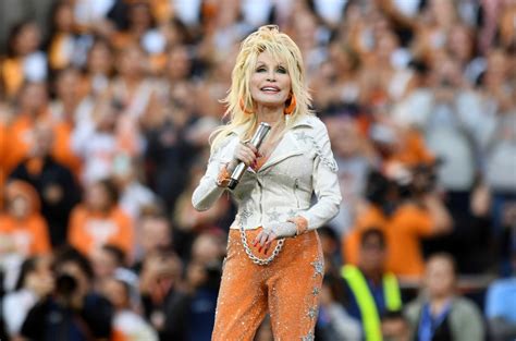 Dolly Parton Jack Harlow Steve Aoki To Play Nfl Thanksgiving Games