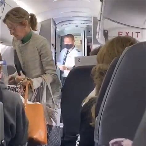 Passengers Clap As Woman Kicked Off Flight But Thats Not Whats Shocking In This Video View