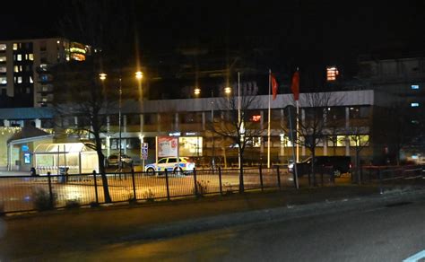 Vi söker efter en ny bostad då vi vill bo större än vi gör idag. Fönsterkross i Berga centrum - Lkpg.News